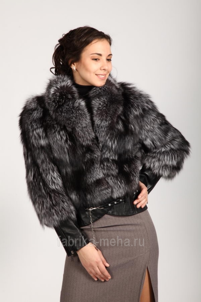 Рыжий, черно-бурый, серебристый: такой разный лисий мех Рыжий, черно-бурый, серебристый: такой разный лисий мех