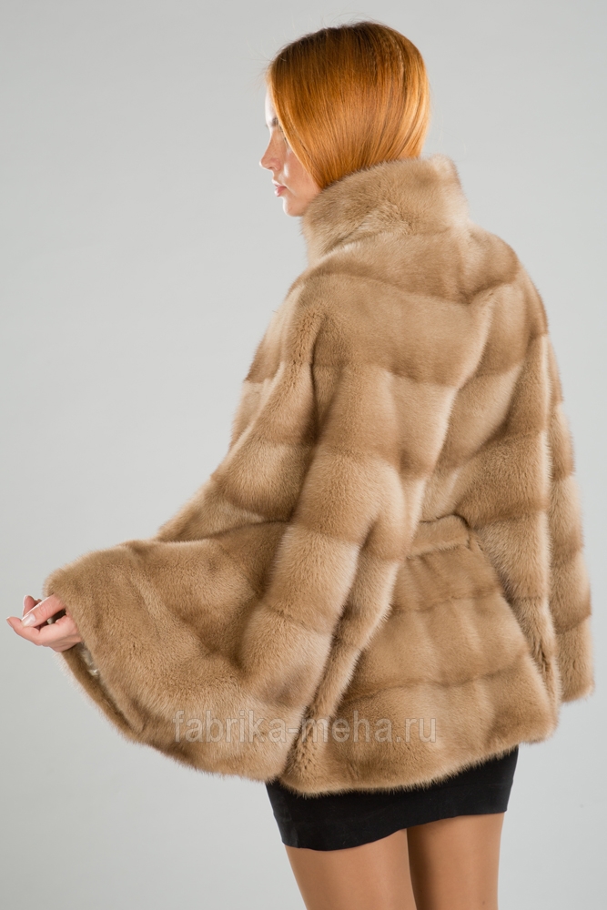 Широкий ассортимент моделей одежды из меха Широкий ассортимент моделей одежды из меха