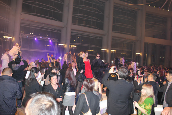 Hong Kong Furs & Fashion: 2013 год укрепляет отношения меховой индустрии Гонконга и России Hong Kong Furs & Fashion: 2013 год укрепляет отношения меховой индустрии Гонконга и России